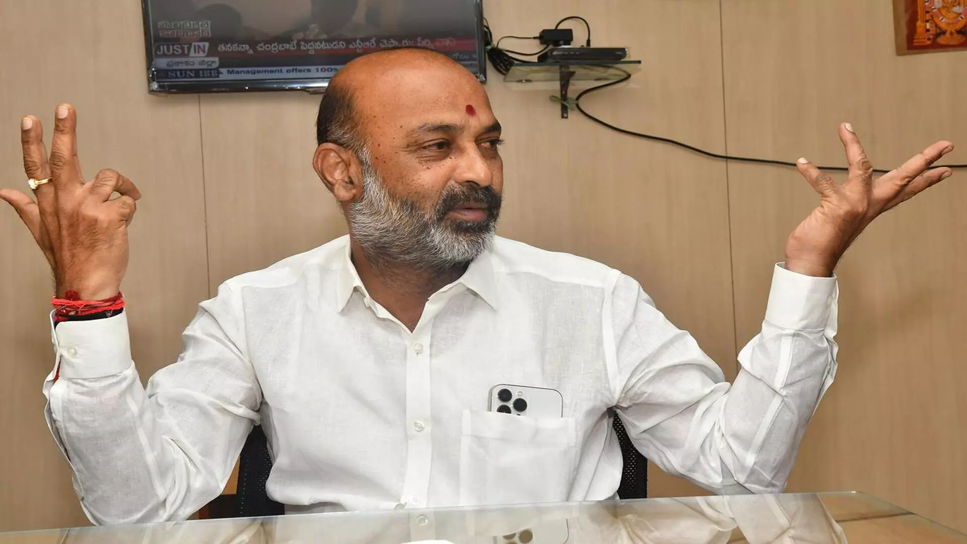 Bandi Sanjay : కాంగ్రెస్ మళ్ళీ అధికారంలోకి వస్తే రాజకీయ సన్యాసం Bandi Sanjay : కాంగ్రెస్ మళ్ళీ అధికారంలోకి వస్తే రాజకీయ సన్యాసం