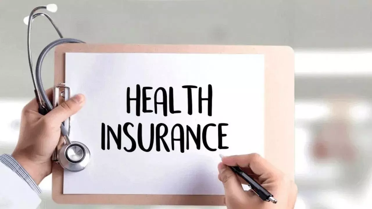 Health Insurance : హెల్త్ ఇన్సురెన్స్ ఉన్నా జేబులోంచి డబ్బులు కట్టాల్సిందే.. ఆసుపత్రుల సంచలన నిర్ణయం Health Insurance : హెల్త్ ఇన్సురెన్స్ ఉన్నా జేబులోంచి డబ్బులు కట్టాల్సిందే.. ఆసుపత్రుల సంచలన నిర్ణయం