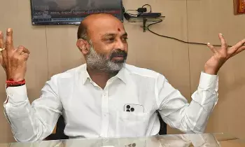 Bandi Sanjay : కాంగ్రెస్ మళ్ళీ అధికారంలోకి వస్తే రాజకీయ సన్యాసం Bandi Sanjay : కాంగ్రెస్ మళ్ళీ అధికారంలోకి వస్తే రాజకీయ సన్యాసం