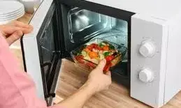 Microwave Ovens: మైక్రోవేవ్ వాడేటప్పుడు ఈ తప్పులు అస్సలు చేయకండి