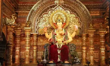Lalbaugcha Ganpati: లాల్బాగ్చా గణపతి స్పెషల్ ఏంటంటే.? Lalbaugcha Ganpati: లాల్బాగ్చా గణపతి స్పెషల్ ఏంటంటే.?