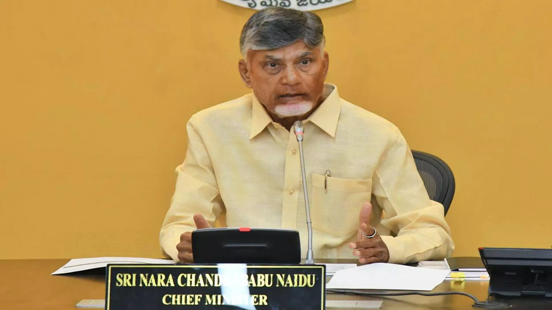 Family Cards : ప్రతి కుటుంబానికి ఫ్యామిలీ కార్డులు ఇవ్వండి Family Cards : ప్రతి కుటుంబానికి ఫ్యామిలీ కార్డులు ఇవ్వండి