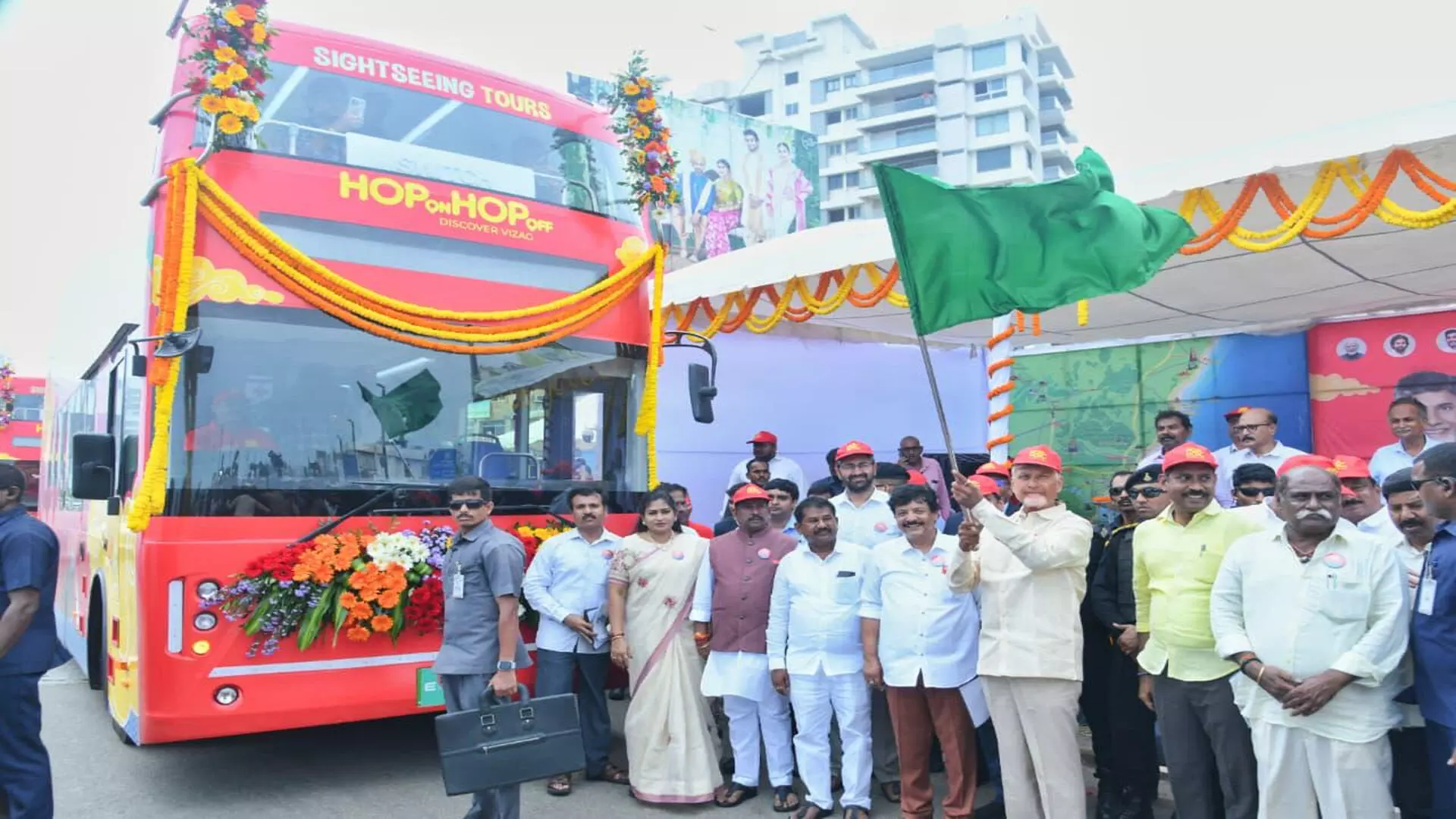 Hope on Hope off Buses : పర్యాటకులు పర్యావరణ హితంగా వ్యవహరించాలి Hope on Hope off Buses : పర్యాటకులు పర్యావరణ హితంగా వ్యవహరించాలి