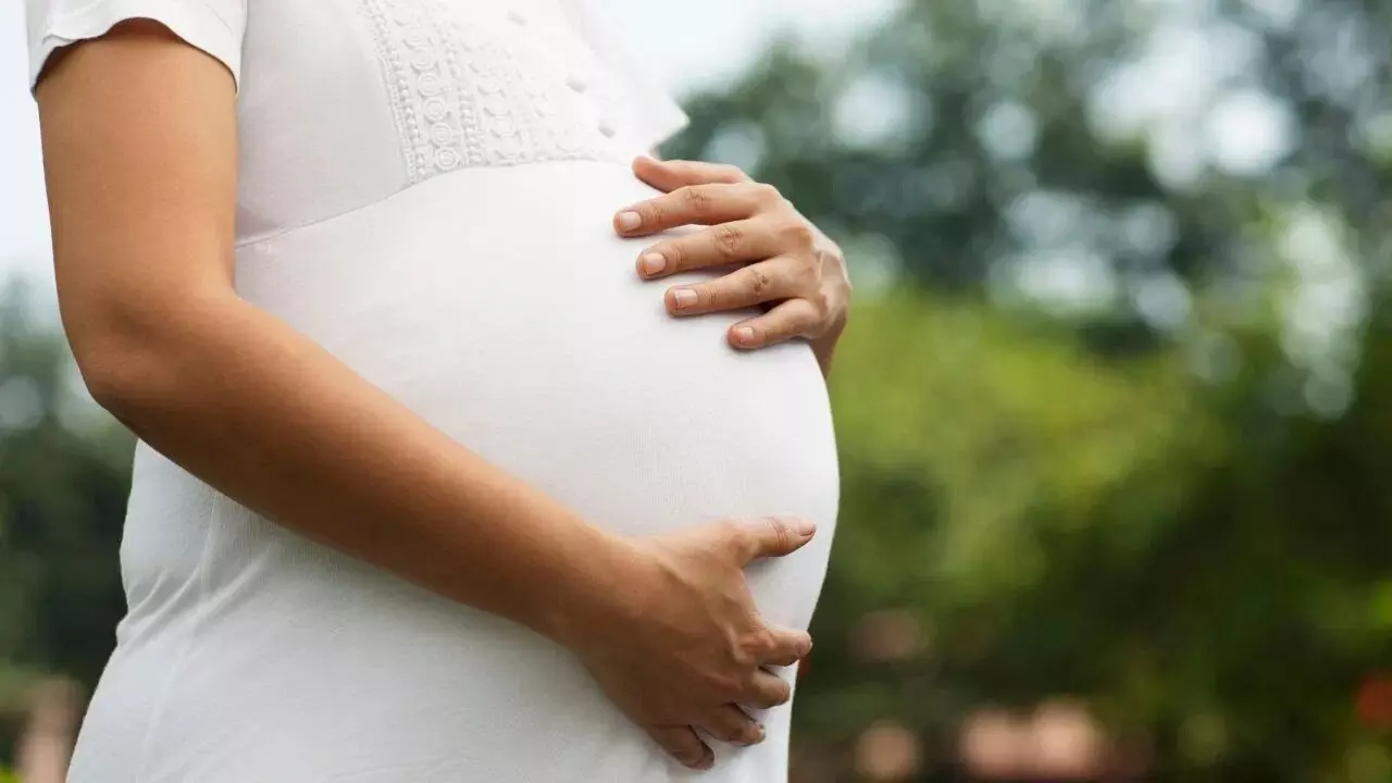 Pregnant Women: గర్భిణీలు కాల్షియం ఫుడ్ తినకపోతే ఈ సమస్యలు తప్పవు! Pregnant Women: గర్భిణీలు కాల్షియం ఫుడ్ తినకపోతే ఈ సమస్యలు తప్పవు!