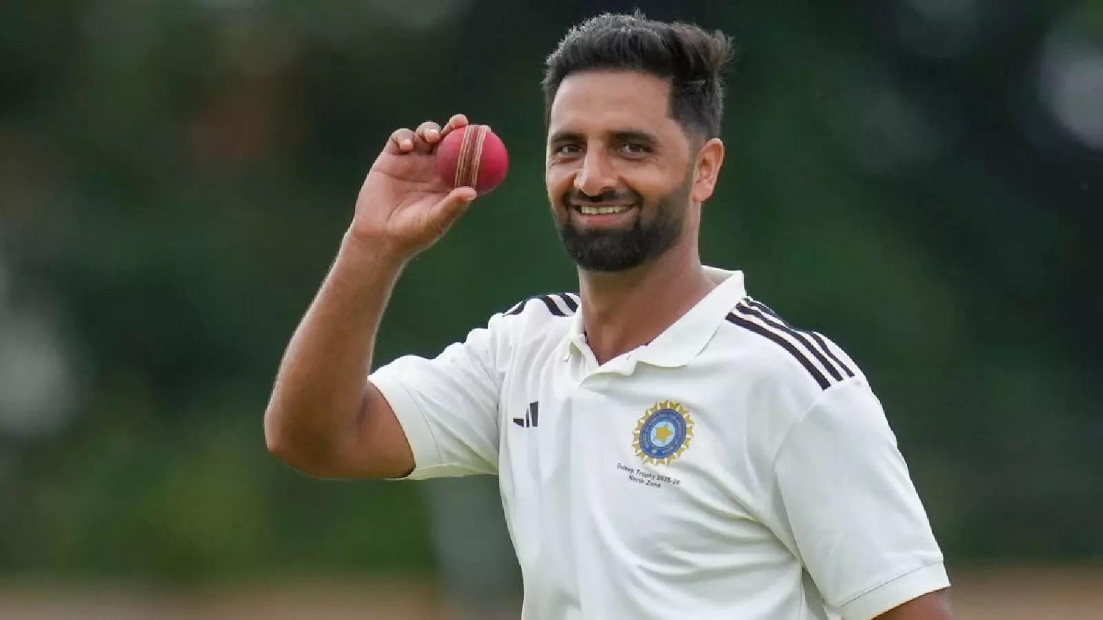 Duleep Trophy: 4 బంతుల్లో 4 వికెట్లు..దులీప్ ట్రోఫీలో అకీబ్ నబీ రికార్డ్ Duleep Trophy: 4 బంతుల్లో 4 వికెట్లు..దులీప్ ట్రోఫీలో అకీబ్ నబీ రికార్డ్