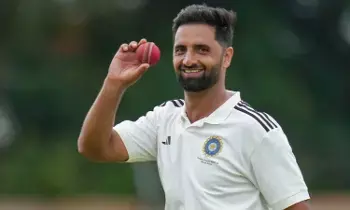 Duleep Trophy: 4 బంతుల్లో 4 వికెట్లు..దులీప్ ట్రోఫీలో అకీబ్ నబీ రికార్డ్ Duleep Trophy: 4 బంతుల్లో 4 వికెట్లు..దులీప్ ట్రోఫీలో అకీబ్ నబీ రికార్డ్
