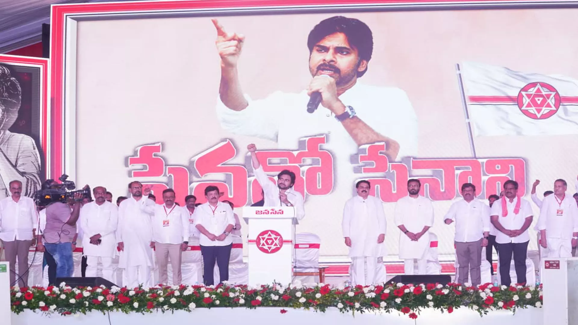 Pavan Kalyan : ప్రజాస్వామ్యంలో హింస పనిచేయదు... జెండా కర్రే ఆయుధం Pavan Kalyan : ప్రజాస్వామ్యంలో హింస పనిచేయదు... జెండా కర్రే ఆయుధం