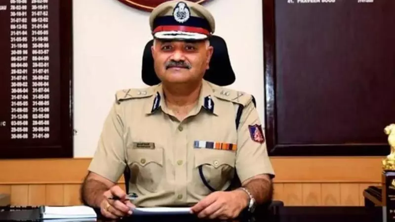 సీబీఐ డైరెక్టర్ ప్రవీణ్ సూద్కు అనారోగ్యం.. జూబ్లీహిల్స్లోని ఆసుపత్రిలో వైద్యం అందుతోంది. సీబీఐ డైరెక్టర్ ప్రవీణ్ సూద్కు అనారోగ్యం.. జూబ్లీహిల్స్లోని ఆసుపత్రిలో వైద్యం అందుతోంది.