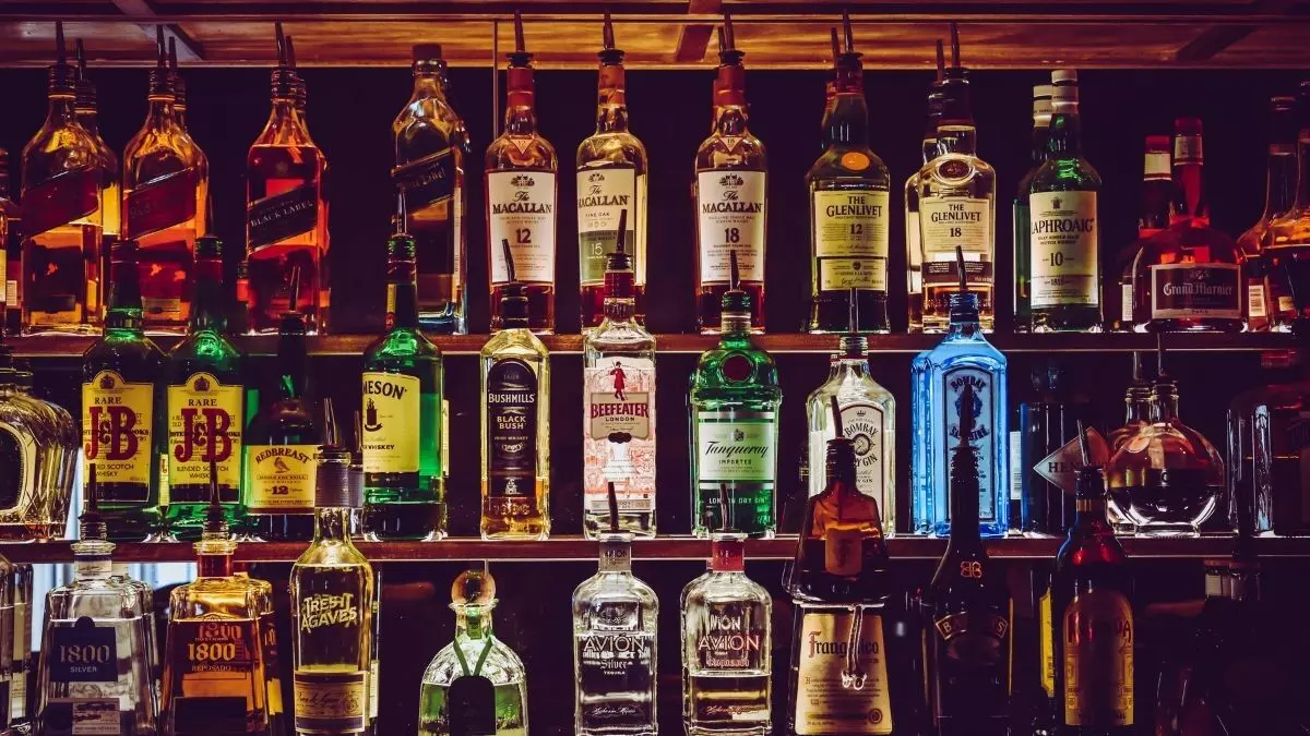 Liquor Scam: లిక్కర్ కుంభకోణంలో వైసీపీ నాయకుల అనియంత్రిత దోపిడీ Liquor Scam: లిక్కర్ కుంభకోణంలో వైసీపీ నాయకుల అనియంత్రిత దోపిడీ
