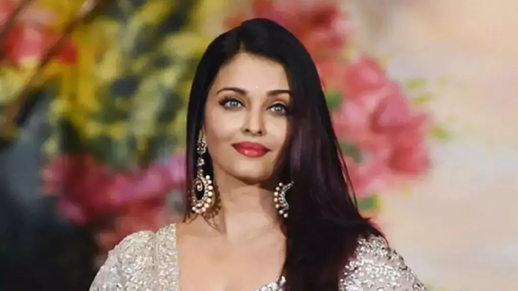 Aishwarya Rai: నా ఫోటోలు, పేరు వాడొద్దు..ఢిల్లీ హైకోర్టుకు ఐశ్వర్యా రాయ్ Aishwarya Rai: నా ఫోటోలు, పేరు వాడొద్దు..ఢిల్లీ హైకోర్టుకు ఐశ్వర్యా రాయ్