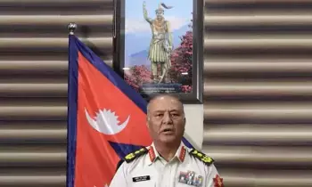 Nepal: నేపాల్ సంక్షోభం నేపథ్యంలో ఆర్మీ చీఫ్ వెనక హిందూ రాజు ఫొటో... ఇది ఏదికి సంకేతం?