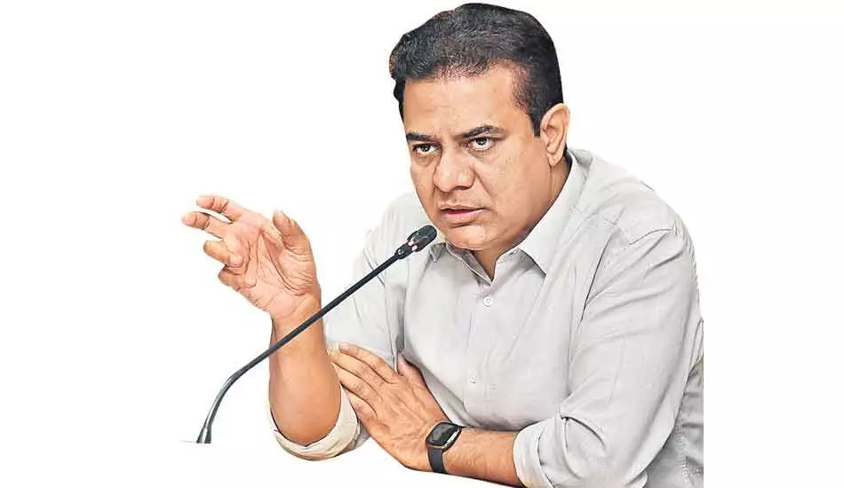 KTR Slams Congress: కేటీఆర్ మండిపాటు – కాంగ్రెస్ పాలనలో నిరుద్యోగులకు అన్యాయం KTR Slams Congress: కేటీఆర్ మండిపాటు – కాంగ్రెస్ పాలనలో నిరుద్యోగులకు అన్యాయం