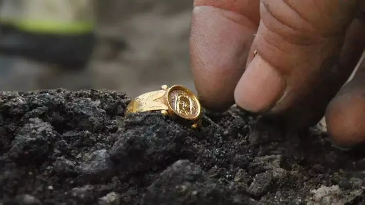 Finding Gold: బంగారం దొరికితే అదృష్టమా..? పోతే దురుదృష్టమా..? దీని వెనుక ఉన్న రహస్యం ఏంటి..? Finding Gold: బంగారం దొరికితే అదృష్టమా..? పోతే దురుదృష్టమా..? దీని వెనుక ఉన్న రహస్యం ఏంటి..?
