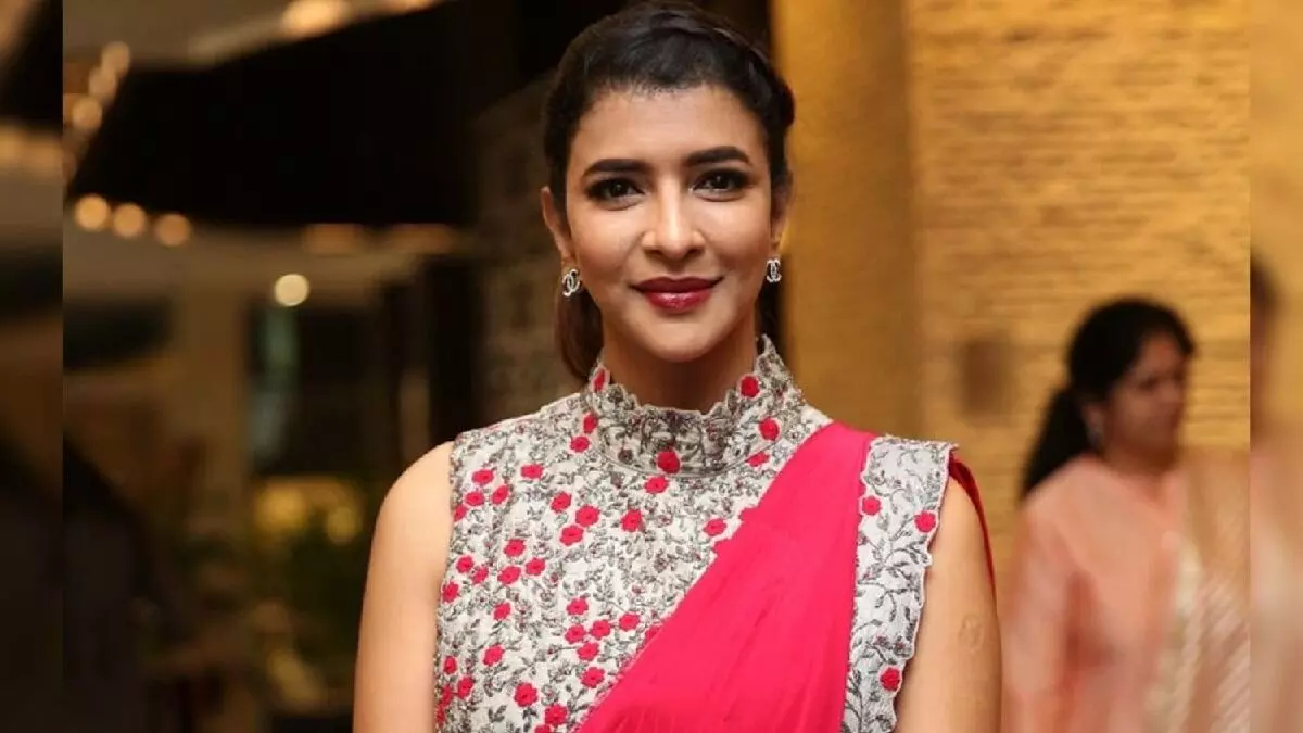 Actress Manchu Lakshmi: ఇదే క్వశ్చన్ మహేశ్ బాబును అడిగే ధైర్యం ఉందా..? Actress Manchu Lakshmi: ఇదే క్వశ్చన్ మహేశ్ బాబును అడిగే ధైర్యం ఉందా..?