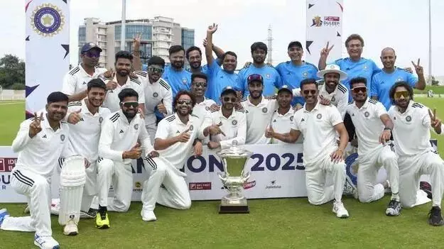 Duleep Trophy: 11 ఏళ్ల తర్వాత దులీప్ ట్రోఫీ టైటిల్ గెలిచిన సెంట్రల్ జోన్ Duleep Trophy: 11 ఏళ్ల తర్వాత దులీప్ ట్రోఫీ టైటిల్ గెలిచిన సెంట్రల్ జోన్