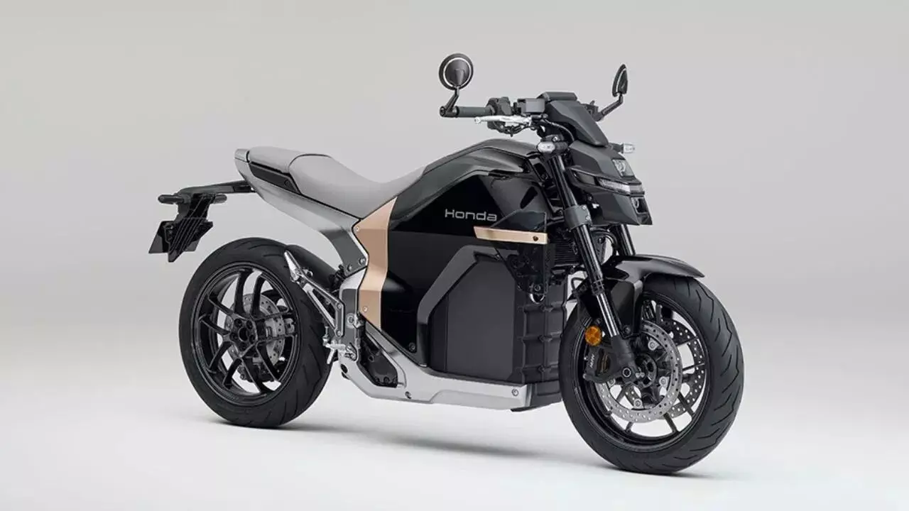 Honda : హోండా నుంచి తొలి ఎలక్ట్రిక్ బైక్.. ఫుల్ ఛార్జ్ చేస్తే ఎన్ని కి.మీ వెళ్తుందంటే! Honda : హోండా నుంచి తొలి ఎలక్ట్రిక్ బైక్.. ఫుల్ ఛార్జ్ చేస్తే ఎన్ని కి.మీ వెళ్తుందంటే!