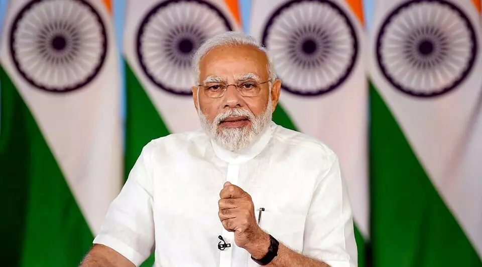 PM Modi: స్వదేశీ ఉత్పత్తులనే కొనాలి, విక్రయించాలి: ప్రధాని మోదీ పిలుపు PM Modi: స్వదేశీ ఉత్పత్తులనే కొనాలి, విక్రయించాలి: ప్రధాని మోదీ పిలుపు