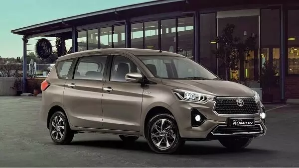 Toyota Rumion : సేఫ్టీలో ఇక డోకా లేదు.. ఆరు ఎయిర్బ్యాగ్స్తో కొత్త రూమియాన్ వచ్చేసింది Toyota Rumion : సేఫ్టీలో ఇక డోకా లేదు.. ఆరు ఎయిర్బ్యాగ్స్తో కొత్త రూమియాన్ వచ్చేసింది