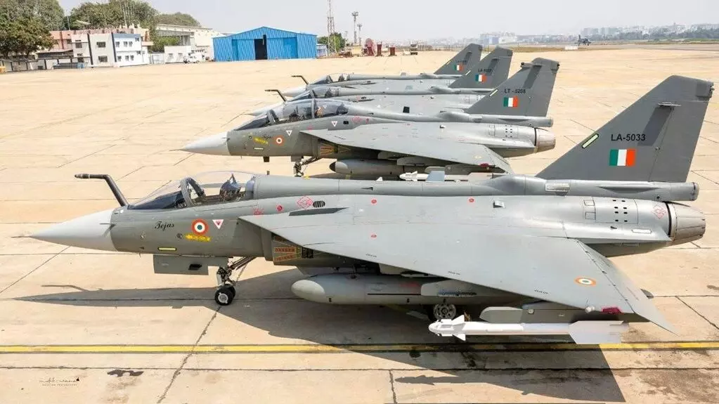 Tejas fighter jets: రూ.62,370 కోట్లతో 97 తేజస్ యుద్ధ విమానాల కొనుగోలు.. HALతో రక్షణ శాఖ ఒప్పందం Tejas fighter jets: రూ.62,370 కోట్లతో 97 తేజస్ యుద్ధ విమానాల కొనుగోలు.. HALతో రక్షణ శాఖ ఒప్పందం