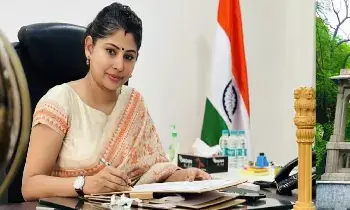 Smita Sabharwal: కాళేశ్వరం కేసులో స్మితా సభర్వాల్కు హైకోర్టు ఉపశమనం Smita Sabharwal: కాళేశ్వరం కేసులో స్మితా సభర్వాల్కు హైకోర్టు ఉపశమనం