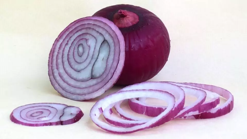 Onion: ఉల్లిగడ్డ కొలెస్ట్రాల్, షుగర్ ను అదుపులో ఉంచుతుందా? Onion: ఉల్లిగడ్డ కొలెస్ట్రాల్, షుగర్ ను అదుపులో ఉంచుతుందా?