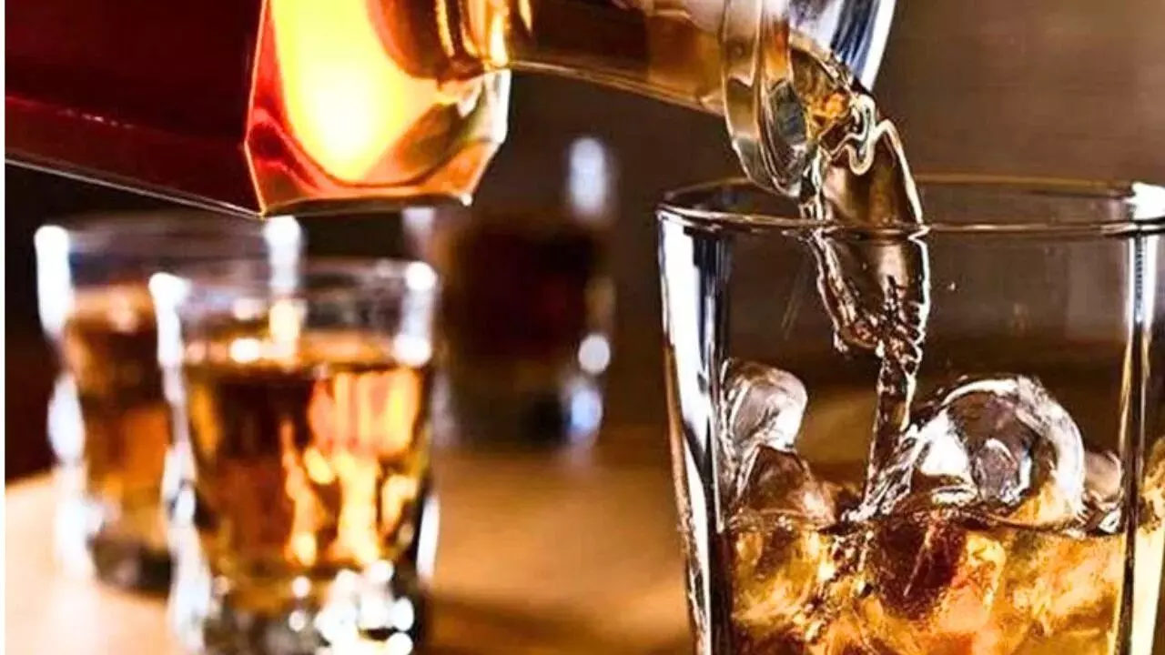 Liquor Sales : జెన్ జెడ్ దెబ్బ..ఎయిర్పోర్ట్స్లో రికార్డులు బద్దలు కొడుతున్న లిక్కర్ సేల్స్ Liquor Sales : జెన్ జెడ్ దెబ్బ..ఎయిర్పోర్ట్స్లో రికార్డులు బద్దలు కొడుతున్న లిక్కర్ సేల్స్