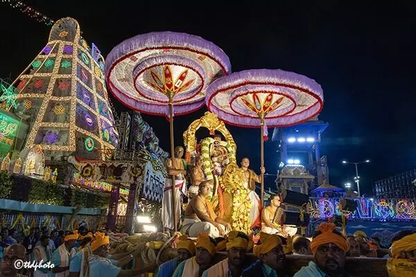 Srivari Brahmotsavams: హంస వాహనంపై సరస్వతి అలంకారంలో శ్రీ మలయప్ప Srivari Brahmotsavams: హంస వాహనంపై సరస్వతి అలంకారంలో శ్రీ మలయప్ప