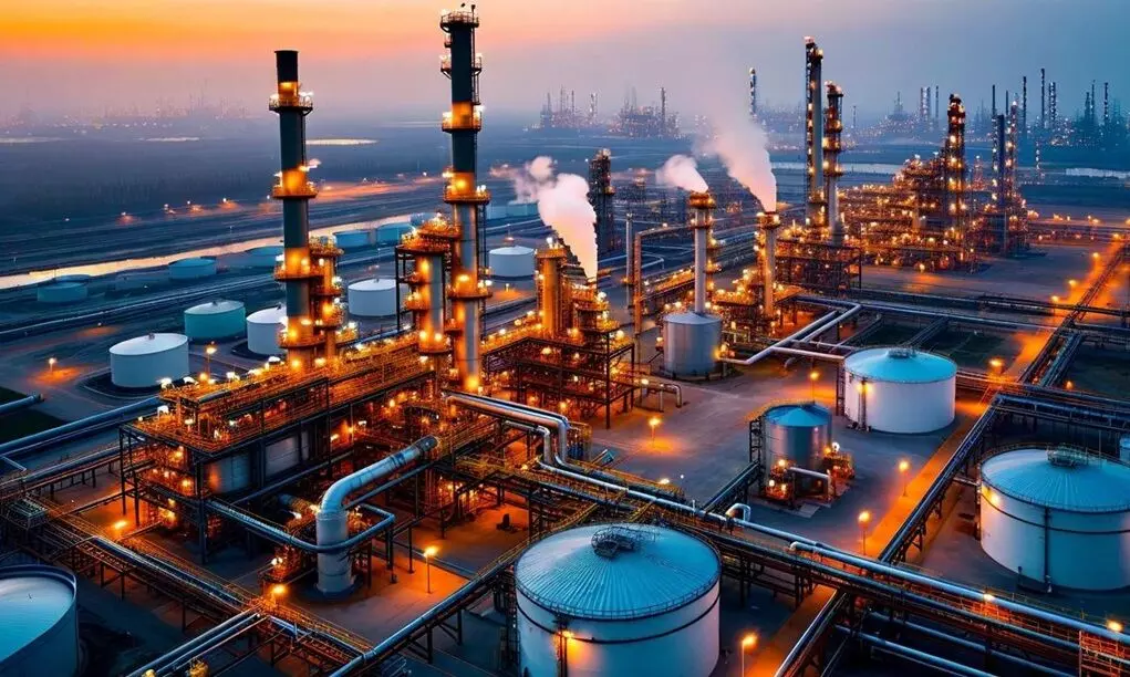 Fuel Shortage in Russia: ఉక్రెయిన్ డ్రోన్ దాడులతో రష్యాలో ఇంధన కొరత.. సంవత్సరాంతం వరకు ఎగుమతుల నిషేధం Fuel Shortage in Russia: ఉక్రెయిన్ డ్రోన్ దాడులతో రష్యాలో ఇంధన కొరత.. సంవత్సరాంతం వరకు ఎగుమతుల నిషేధం