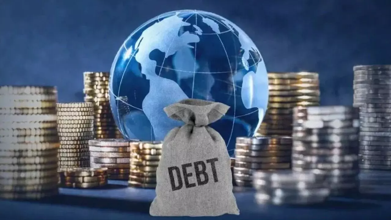 Global Debt : ఆకాశాన్నంటిన ప్రపంచ దేశాల అప్పులు.. ఏకంగా అమెరికా జీడీపీకి 11 రెట్లు ఎక్కువ Global Debt : ఆకాశాన్నంటిన ప్రపంచ దేశాల అప్పులు.. ఏకంగా అమెరికా జీడీపీకి 11 రెట్లు ఎక్కువ