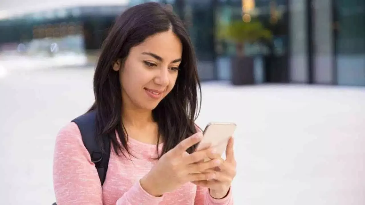 BSNL : టెలికాం రంగంలో భారత్ కొత్త మైలురాయి.. బీఎస్ఎన్ఎల్ స్వదేశీ 4G నెట్వర్క్ స్టాక్ ప్రారంభం BSNL : టెలికాం రంగంలో భారత్ కొత్త మైలురాయి.. బీఎస్ఎన్ఎల్ స్వదేశీ 4G నెట్వర్క్ స్టాక్ ప్రారంభం
