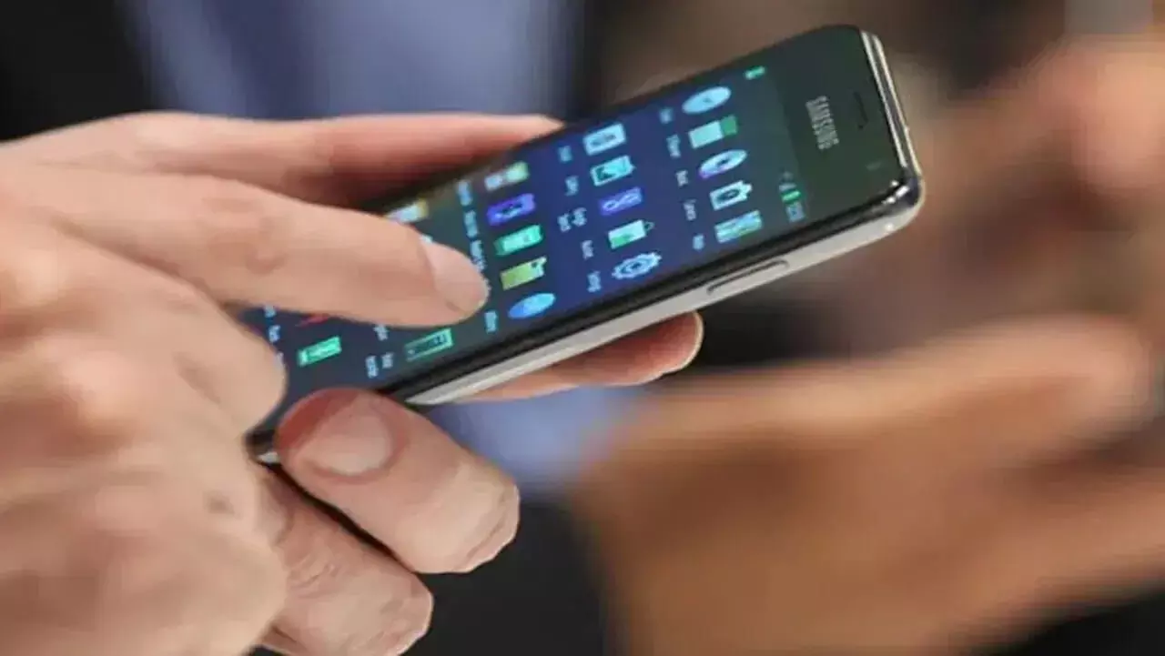 Digital Detox Trend: డిజిటల్ డిటాక్స్ ట్రెండ్: ఆరోగ్యానికి ఎందుకు అవసరమో తెలుసా..? Digital Detox Trend: డిజిటల్ డిటాక్స్ ట్రెండ్: ఆరోగ్యానికి ఎందుకు అవసరమో తెలుసా..?