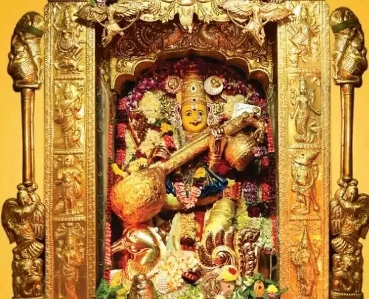 Goddess Durga Adorned as Saraswati: ఇవాళ సరస్వతీ అలంకారంలో దుర్గమ్మ Goddess Durga Adorned as Saraswati: ఇవాళ సరస్వతీ అలంకారంలో దుర్గమ్మ