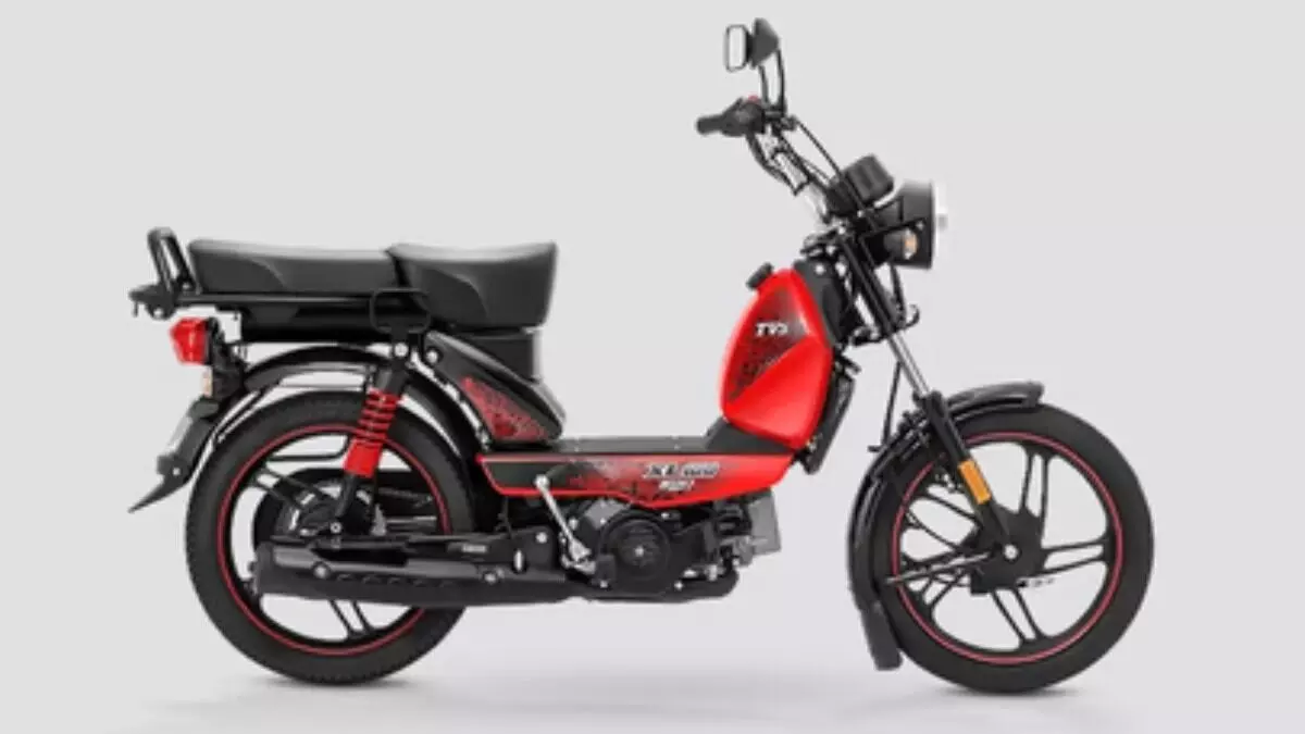 TVS XL100 : ఇక పంక్ఛర్ టెన్షన్ లేదు.. టీవీఎస్ పేదల బండికి ట్యూబ్ లెస్ టైర్స్, అల్లాయ్ వీల్స్ TVS XL100 : ఇక పంక్ఛర్ టెన్షన్ లేదు.. టీవీఎస్ పేదల బండికి ట్యూబ్ లెస్ టైర్స్, అల్లాయ్ వీల్స్