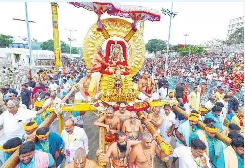 Srivari Salakatla Brahmotsavams: సూర్యప్రభ వాహనంపై శ్రీ మలయప్ప స్వామి Srivari Salakatla Brahmotsavams: సూర్యప్రభ వాహనంపై శ్రీ మలయప్ప స్వామి