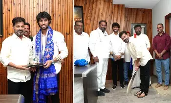 CM Revanth: తిలక్ వర్మకు సీఎం రేవంత్ సన్మానం CM Revanth: తిలక్ వర్మకు సీఎం రేవంత్ సన్మానం