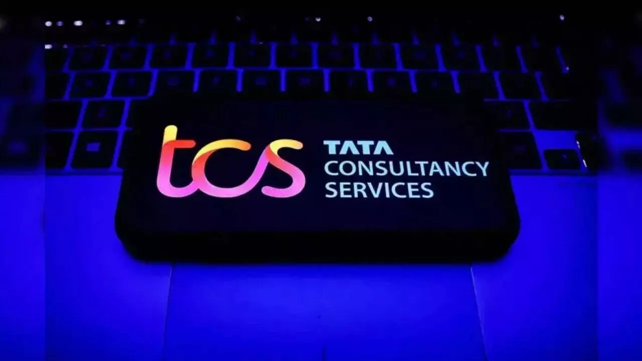 US Layoffs : టీసీఎస్, కాగ్నిజెంట్తో సహా 10కంపెనీలపై అమెరికన్ ఎంపీల ఫైర్.. H-1B వీసాలపై కఠిన చట్టానికి ప్లాన్ US Layoffs : టీసీఎస్, కాగ్నిజెంట్తో సహా 10కంపెనీలపై అమెరికన్ ఎంపీల ఫైర్.. H-1B వీసాలపై కఠిన చట్టానికి ప్లాన్