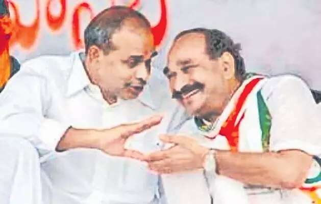 Ramreddy Damodar Reddy: స్నేహితుడిని ముఖ్యమంత్రిని చేయాలని పదవి త్యాగం చేసిన దామోదర్రెడ్డి Ramreddy Damodar Reddy: స్నేహితుడిని ముఖ్యమంత్రిని చేయాలని పదవి త్యాగం చేసిన దామోదర్రెడ్డి