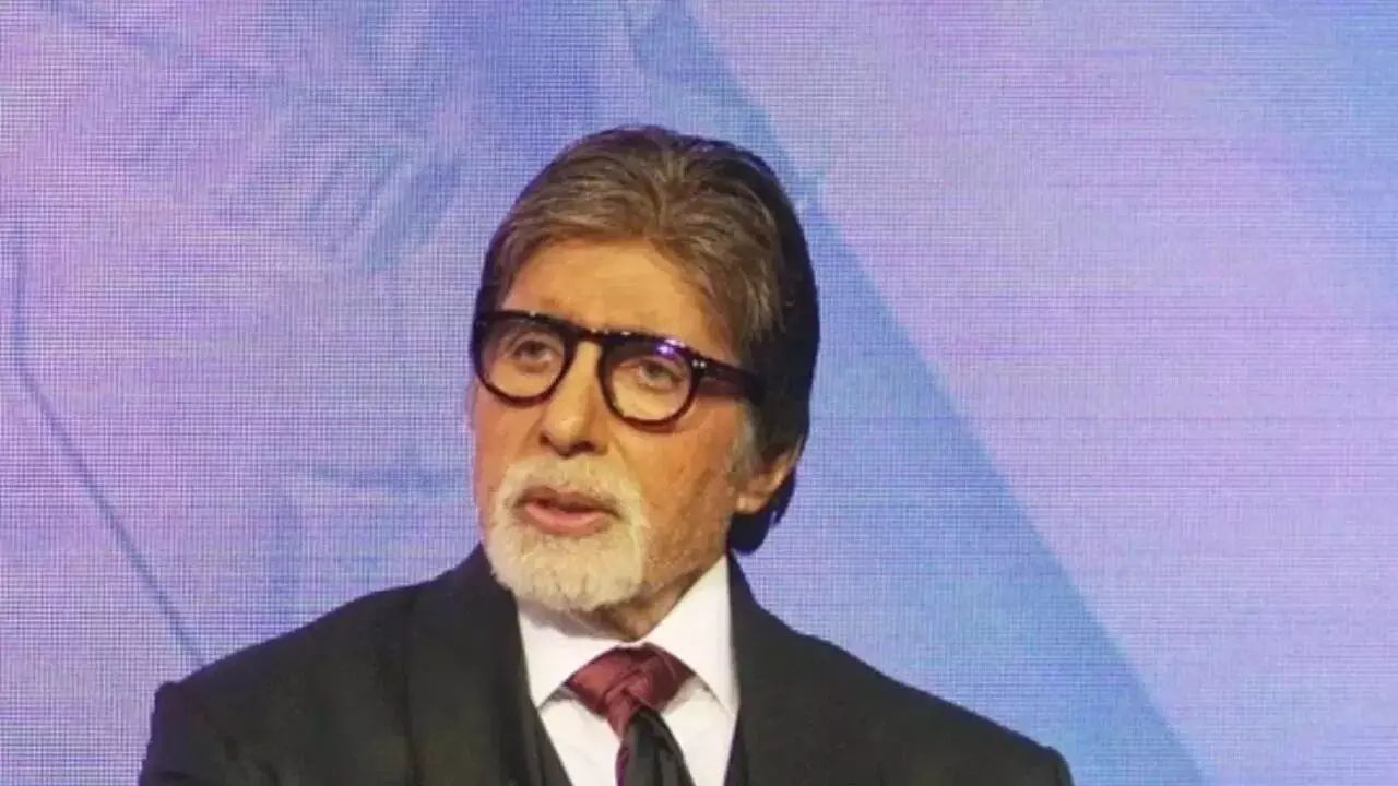 Amitabh Bachchan : 82ఏళ్ల వయసులో కూడా తగ్గేదేలే.. ఆస్తుల విషయంలో షారుక్ ఖాన్కు కూడా గట్టి పోటీ Amitabh Bachchan : 82ఏళ్ల వయసులో కూడా తగ్గేదేలే.. ఆస్తుల విషయంలో షారుక్ ఖాన్కు కూడా గట్టి పోటీ