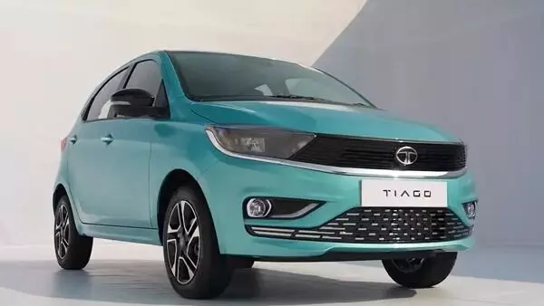 Tata Tiago : ఒక్క సారి ఫుల్ ట్యాంక్ చేస్తే 1000 కి.మీ. నడుస్తుంది.. రూ.50 వేలతో టాటా కారు ఇంటికి తీసుకెళ్లొచ్చు Tata Tiago : ఒక్క సారి ఫుల్ ట్యాంక్ చేస్తే 1000 కి.మీ. నడుస్తుంది.. రూ.50 వేలతో టాటా కారు ఇంటికి తీసుకెళ్లొచ్చు