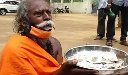 You Beg While Eating Food: భోజనం చేసే సమయంలో బిక్ష వేస్తే ఏమవుతుంది? You Beg While Eating Food: భోజనం చేసే సమయంలో బిక్ష వేస్తే ఏమవుతుంది?
