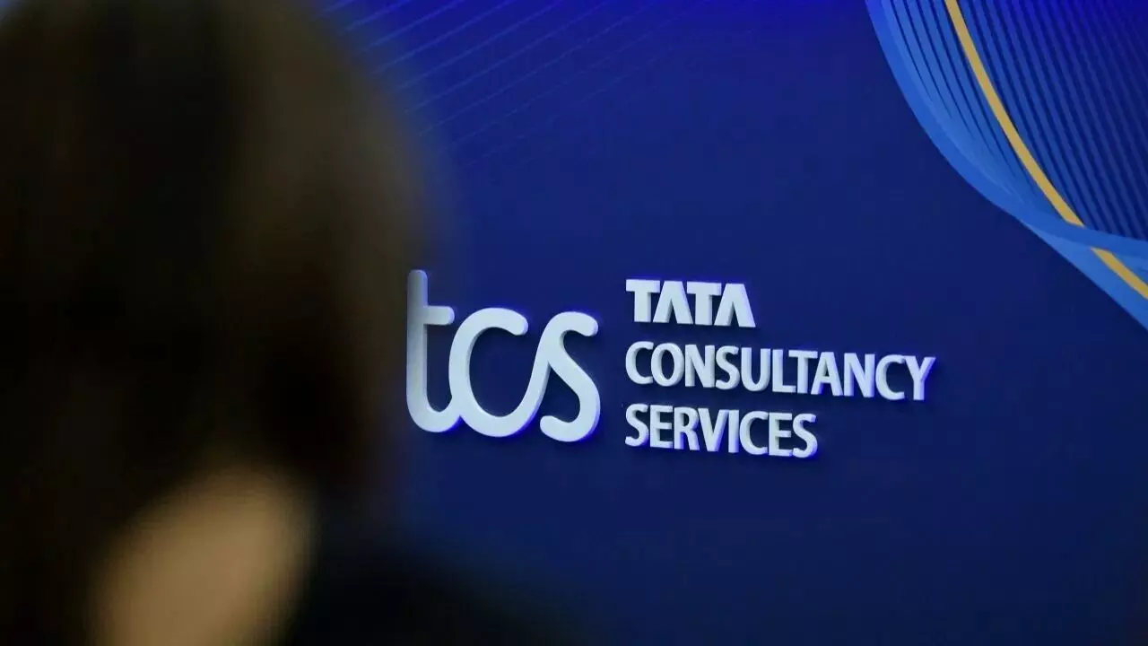 TCS : టీసీఎస్ పంట పండింది.. ఒక్క రోజులోనే రూ.24000కోట్లు పెరిగిన కంపెనీ విలువ TCS : టీసీఎస్ పంట పండింది.. ఒక్క రోజులోనే రూ.24000కోట్లు పెరిగిన కంపెనీ విలువ
