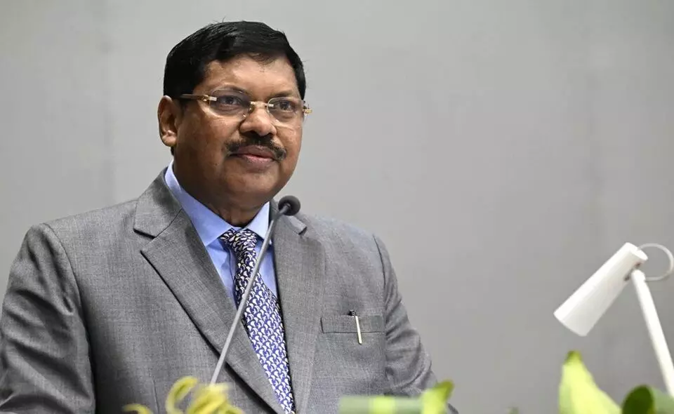 CJI Justice Gavai: సీజేఐపై దాడికి న్యాయవాది యత్నం.. బెదిరింపులు నన్ను ప్రభావితం చేయవు: జస్టిస్ గవాయ్ CJI Justice Gavai: సీజేఐపై దాడికి న్యాయవాది యత్నం.. బెదిరింపులు నన్ను ప్రభావితం చేయవు: జస్టిస్ గవాయ్