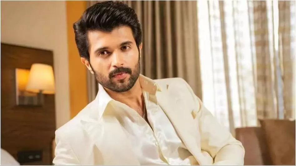 Vijay Deverakonda: కారు ప్రమాదంపై విజయ్ దేవరకొండ ఏమన్నారంటే..? Vijay Deverakonda: కారు ప్రమాదంపై విజయ్ దేవరకొండ ఏమన్నారంటే..?