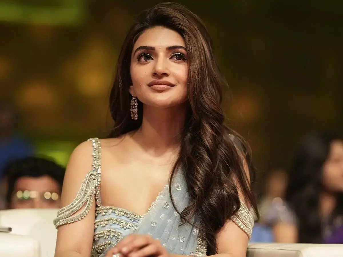 Sreeleela Craze: శ్రీలీల క్రేజ్.. బాలీవుడ్లో మరో ఆఫర్ కొట్టేసిన యంగ్ బ్యూటీ Sreeleela Craze: శ్రీలీల క్రేజ్.. బాలీవుడ్లో మరో ఆఫర్ కొట్టేసిన యంగ్ బ్యూటీ