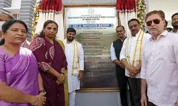 Minister Venkat Reddy : హరీశ్ రావు రాజకీయ పర్యటనలపై మంత్రి వెంకట్ రెడ్డి తీవ్ర విమర్శ.. ప్రజలకు చేరువగా కాంగ్రెస్ అభివృద్ధి కార్యక్రమాలు