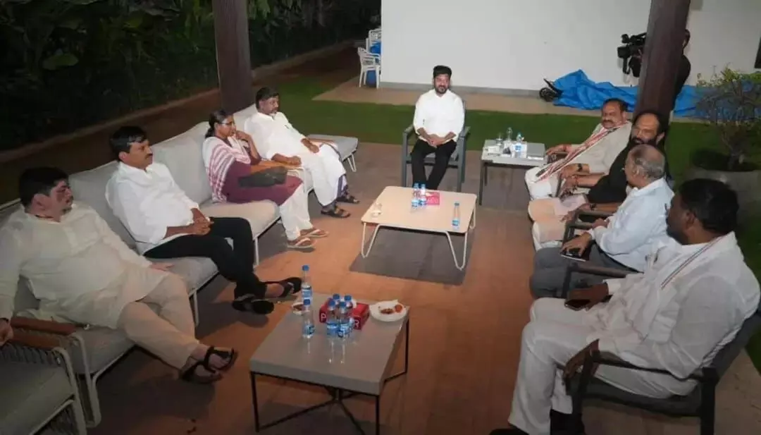 Strong Arguments on BC Reservations: బీసీ రిజర్వేషన్లపై బలమైన వాదనలు: మంత్రులు, నేతలతో సమావేశం Strong Arguments on BC Reservations: బీసీ రిజర్వేషన్లపై బలమైన వాదనలు: మంత్రులు, నేతలతో సమావేశం