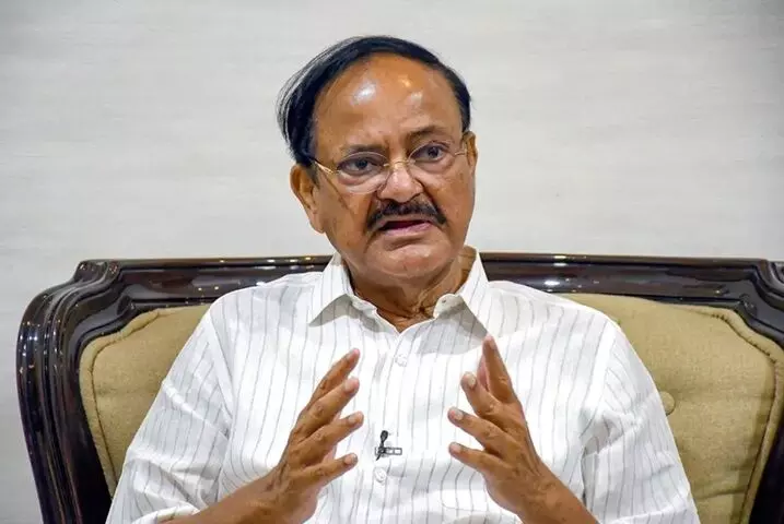 సీజేఐపై దాడి యత్నం ఖండనీయం- వెంకయ్యనాయుడు సీజేఐపై దాడి యత్నం ఖండనీయం- వెంకయ్యనాయుడు