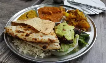 Direction is Best to Sit While Eating: భోజనం చేసేటప్పుుడ ఏ దిశలో కూర్చుంటే మంచిదో తెలుసా..? Direction is Best to Sit While Eating: భోజనం చేసేటప్పుుడ ఏ దిశలో కూర్చుంటే మంచిదో తెలుసా..?