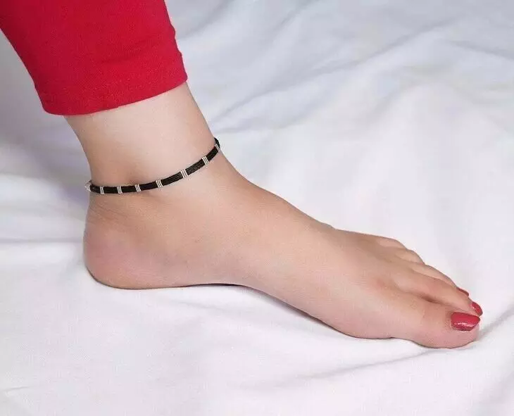 Wearing a Black Thread: నల్లదారం కట్టుకోవడం వెనుక ఆంతర్యం ఏంటి? Wearing a Black Thread: నల్లదారం కట్టుకోవడం వెనుక ఆంతర్యం ఏంటి?
