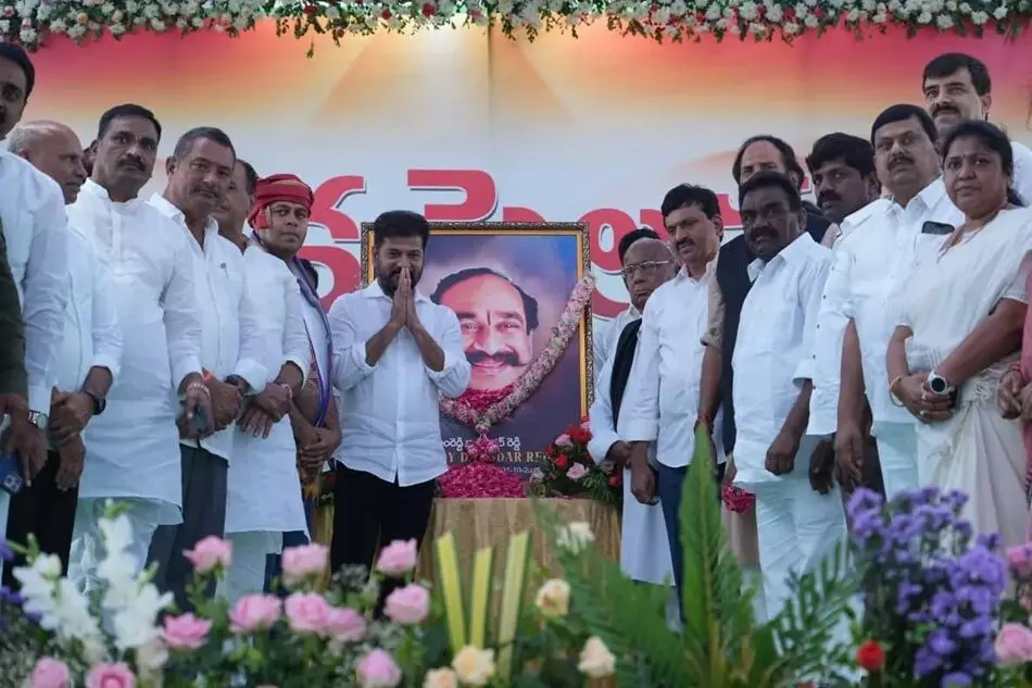 CM Revanth Announces: ఎస్సారెస్పీ రెండో దశకు దామోదర్రెడ్డి పేరు: సీఎం రేవంత్ ప్రకటన CM Revanth Announces: ఎస్సారెస్పీ రెండో దశకు దామోదర్రెడ్డి పేరు: సీఎం రేవంత్ ప్రకటన